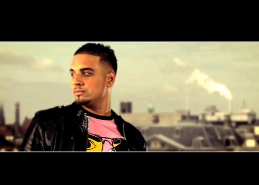 In 2010, Imran Khan was nominated for four UK AMAs and accepted an extremely 