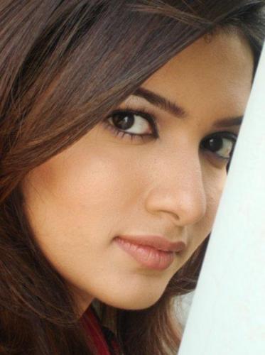 http://www.forumpakistan.com/images/celebrity-profiles/Sara-Chaudhry-2.jpg