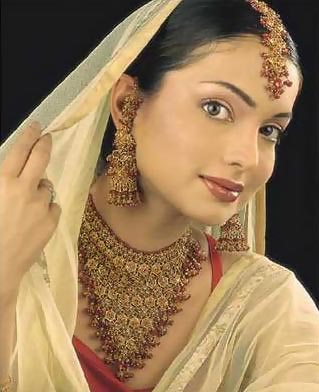 Amina Haq is a Super Model from Pakistan with a face that has launched 
